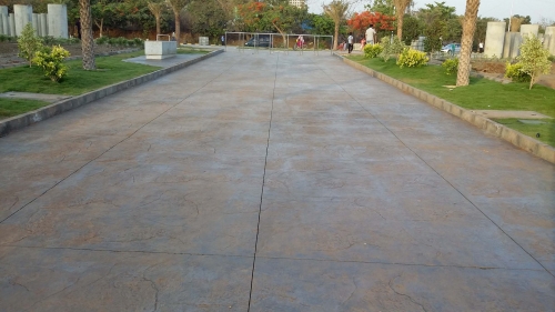 Holding Pond Entranceway, Nerul